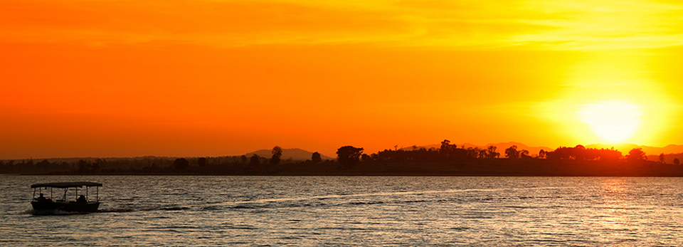 一键自动发货的无限轰炸手机软件短信下载